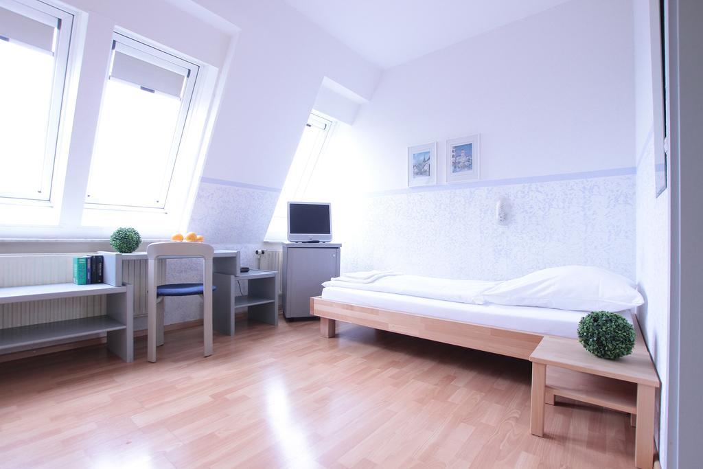 ホテルIb-Gastehaus シュトゥットガルト 部屋 写真